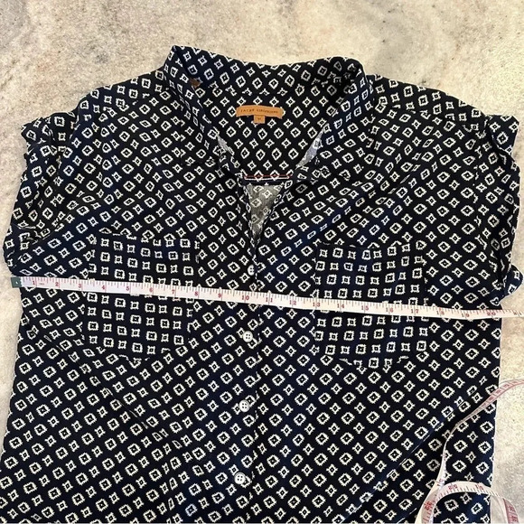 Jach’s Girlfriend Navy Patterned Button Down Top Size Medium - Picture 6 of 9